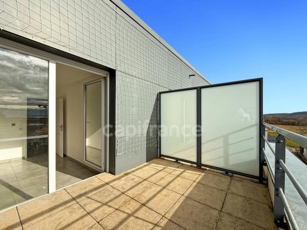 Appartement à vendre 3 pièces GEX (01) - 60m2 - en attique avec stationnements privatifs intérieur & extérieur