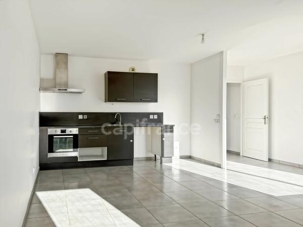 Appartement à vendre 3 pièces GEX (01) - 60m2 - en attique avec stationnements privatifs intérieur & extérieur