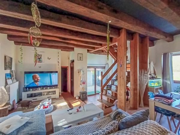 Jolie maison de caractère à la campagne proche des commodités. Bassilac