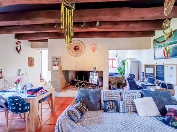 Jolie maison de caractère à la campagne proche des commodités. Bassilac