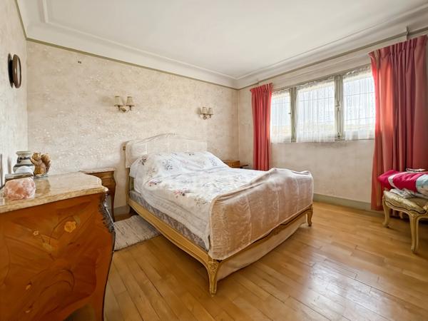 Belle opportunité dans un secteur prisé : maison familiale de 6 pièces à fort potentiel.