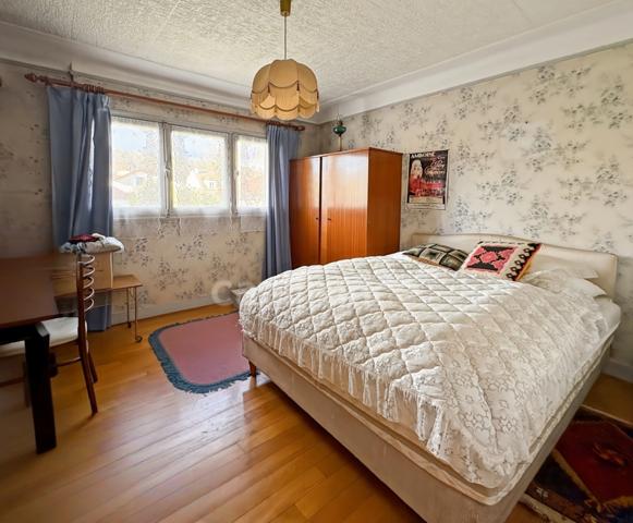 Belle opportunité dans un secteur prisé : maison familiale de 6 pièces à fort potentiel.