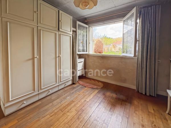 Belle opportunité dans un secteur prisé : maison familiale de 6 pièces à fort potentiel.