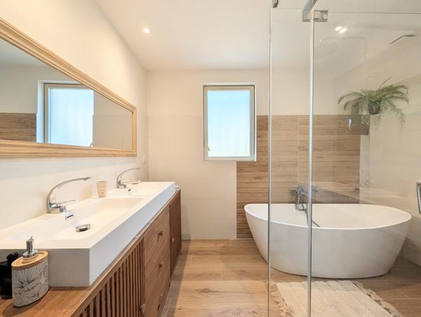 Coup de cœur à Quissac ! Maison entièrement rénovée avec piscine et magnifique jardin