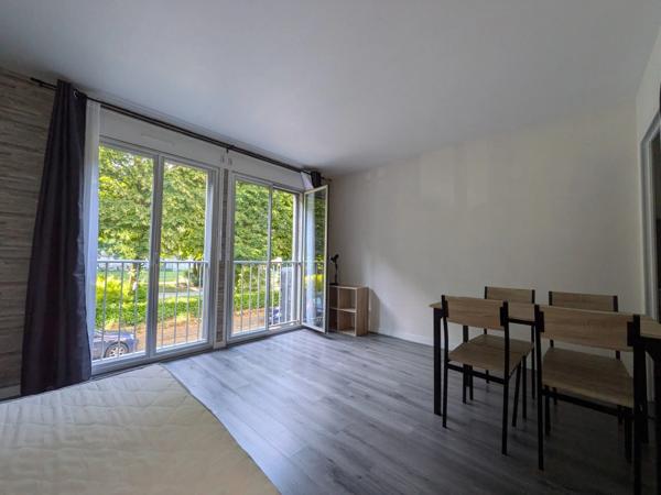 PONTIVY À PROXIMITÉ IMMÉDIATE DES COMMERCES À PIEDS STUDIO DE 21M² ENVION EN BON ETAT GENERAL