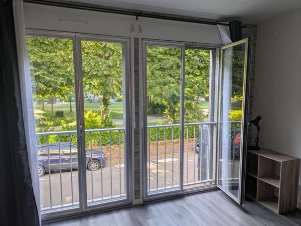 PONTIVY À PROXIMITÉ IMMÉDIATE DES COMMERCES À PIEDS STUDIO DE 21M² ENVION EN BON ETAT GENERAL