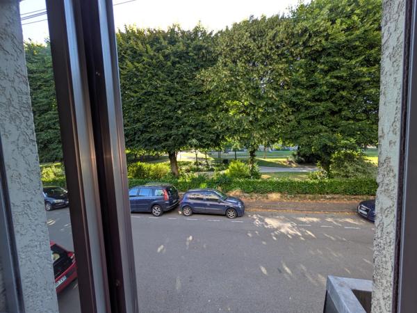 PONTIVY À PROXIMITÉ IMMÉDIATE DES COMMERCES À PIEDS STUDIO DE 21M² ENVION EN BON ETAT GENERAL