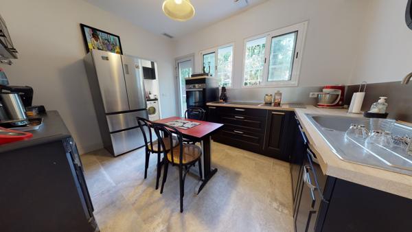 Villa
                                                                                                                                                                                                                                                                                                                        5 pièce(s)                                                                                                                                                                                                          4 chambre(s)                                                                                                                                                                                                          136  m²