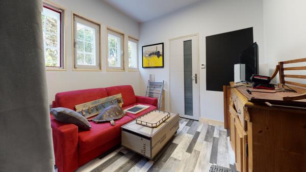 Villa
                                                                                                                                                                                                                                                                                                                        5 pièce(s)                                                                                                                                                                                                          4 chambre(s)                                                                                                                                                                                                          136  m²