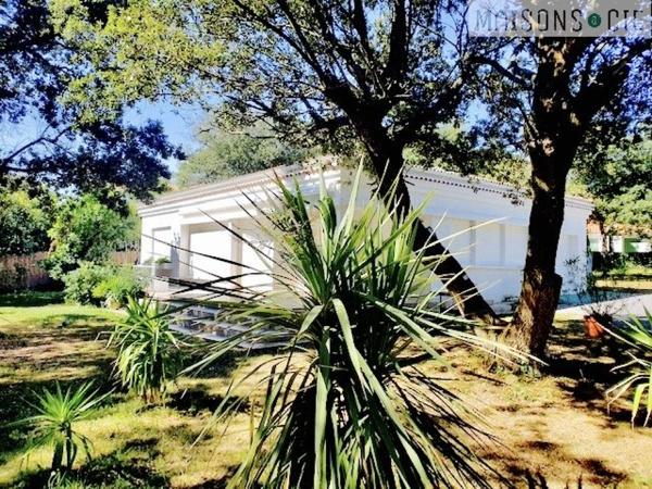 Villa
                                                                                                                                                                                                                                                                                                                        5 pièce(s)                                                                                                                                                                                                          4 chambre(s)                                                                                                                                                                                                          136  m²