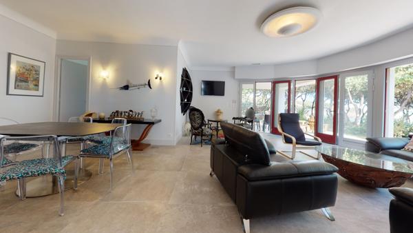 Villa
                                                                                                                                                                                                                                                                                                                        5 pièce(s)                                                                                                                                                                                                          4 chambre(s)                                                                                                                                                                                                          136  m²