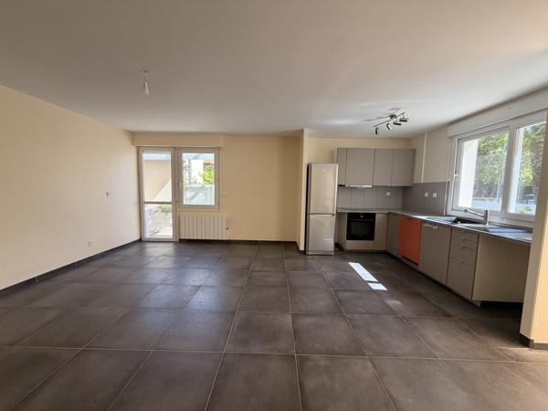 Appartement
                                                                                                                                                                                                                                                                                                                        4 pièce(s)                                                                                                                                                                                                          3 chambre(s)                                                                                                                                                                                                          82.45  m²