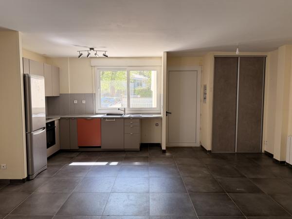 Appartement
                                                                                                                                                                                                                                                                                                                        4 pièce(s)                                                                                                                                                                                                          3 chambre(s)                                                                                                                                                                                                          82.45  m²