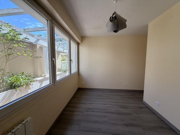 Appartement
                                                                                                                                                                                                                                                                                                                        4 pièce(s)                                                                                                                                                                                                          3 chambre(s)                                                                                                                                                                                                          82.45  m²