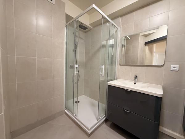 Appartement
                                                                                                                                                                                                                                                                                                                        4 pièce(s)                                                                                                                                                                                                          3 chambre(s)                                                                                                                                                                                                          82.45  m²