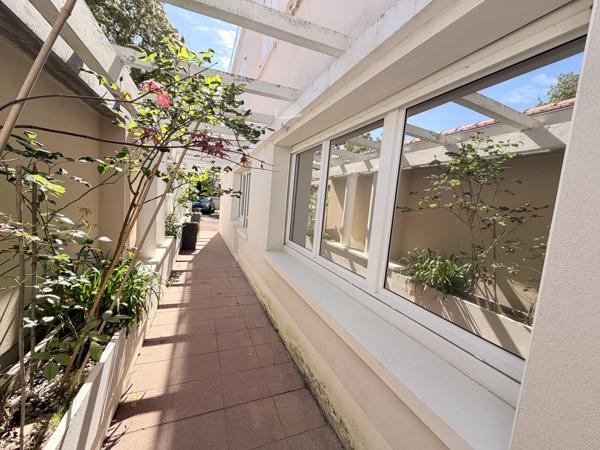 Appartement
                                                                                                                                                                                                                                                                                                                        4 pièce(s)                                                                                                                                                                                                          3 chambre(s)                                                                                                                                                                                                          82.45  m²