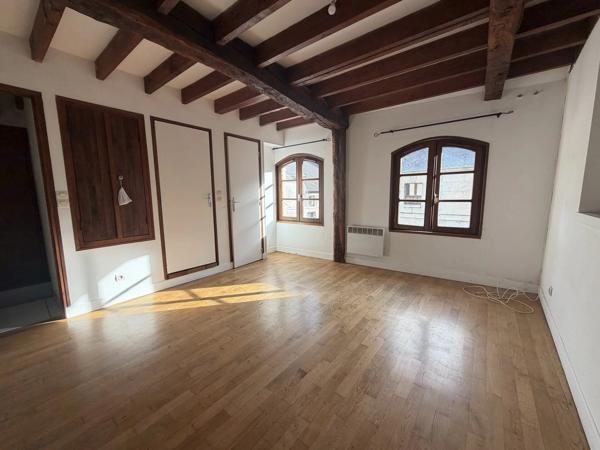 Location                                                      Appartement
                        
                     3 pièces                      46 m2                     à Villers-Cotterêts