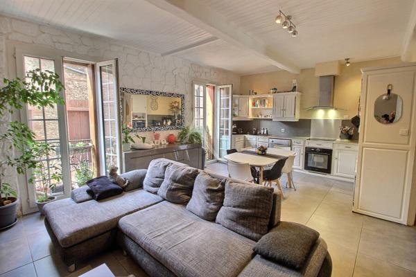 À VENDRE CABESTANY MAISON DE VILLAGE EN R+2 AVEC GRAND GARAGE