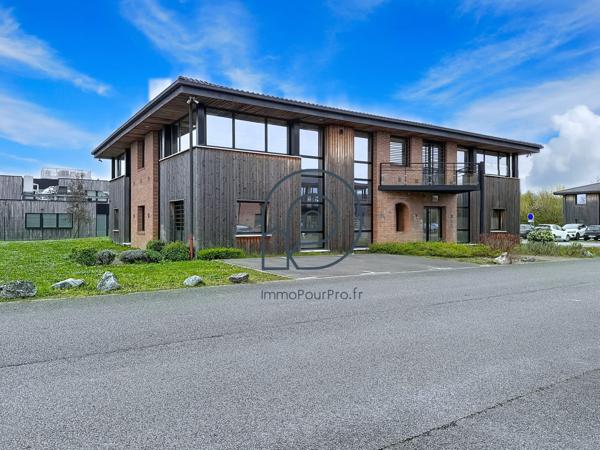 Villeneuve-d'Ascq – Haute Borne | Immeuble indépendant 550 m² + 22 parkings | Clés en main | À vendre