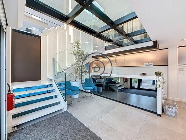 Villeneuve-d'Ascq – Haute Borne | Immeuble indépendant 550 m² + 22 parkings | Clés en main | À vendre