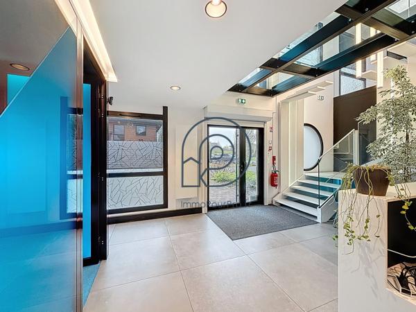 Villeneuve-d'Ascq – Haute Borne | Immeuble indépendant 550 m² + 22 parkings | Clés en main | À vendre