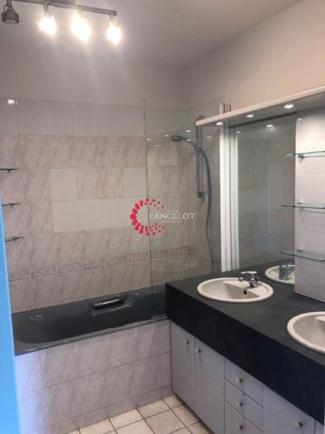 Appartement 4 P 102 m² avec terrasse et vue sur Lyon plus deux stationnements