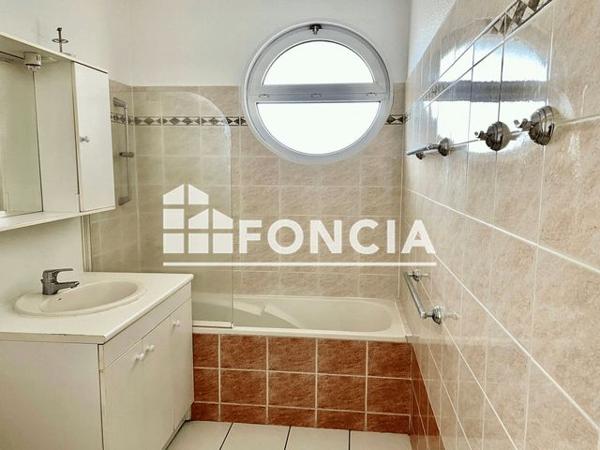 Location Appartement 3 pièces 74.64 m² - 14 RUE JEAN BONNEFONS RESIDENCE TERRASSE DE SAINT PIERRE Clermont Ferrand 63000