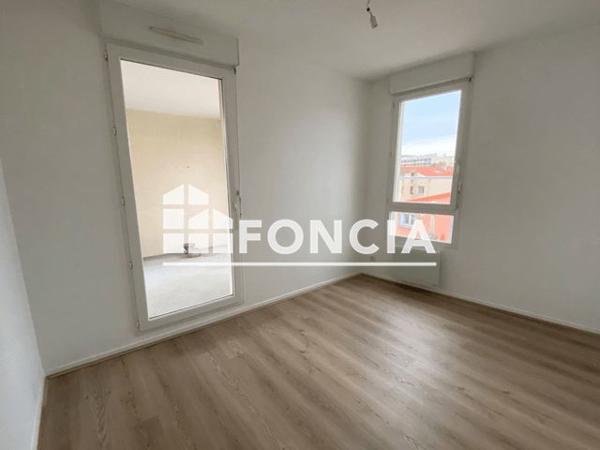 Location Appartement 3 pièces 74.64 m² - 14 RUE JEAN BONNEFONS RESIDENCE TERRASSE DE SAINT PIERRE Clermont Ferrand 63000