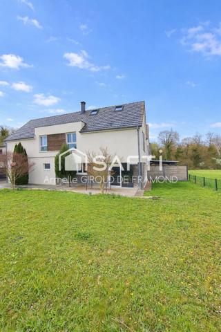 Située à Kembs (68680), cette maison, semi-mitoyenne de 126 m2, 6 pièces, 4 chambres, sur 437 m2 de terrain clôturé, belle terrasse et jardin avec vue dégagée.