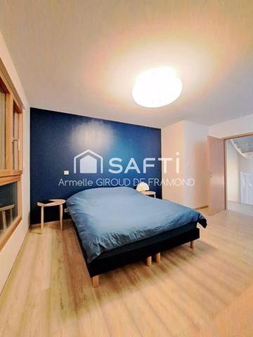 Située à Kembs (68680), cette maison, semi-mitoyenne de 126 m2, 6 pièces, 4 chambres, sur 437 m2 de terrain clôturé, belle terrasse et jardin avec vue dégagée.