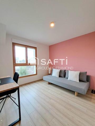 Située à Kembs (68680), cette maison, semi-mitoyenne de 126 m2, 6 pièces, 4 chambres, sur 437 m2 de terrain clôturé, belle terrasse et jardin avec vue dégagée.