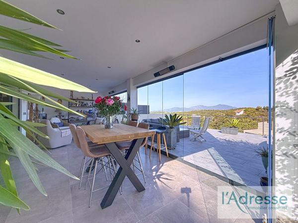 Appartement 3 pièces - 87 m² - Vue mer - Terrasse + Jardin