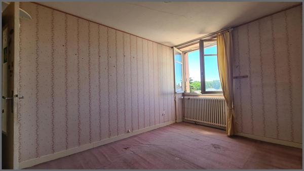 Maison à BRESSUIRE, 79300 - 6 pièces 111m²