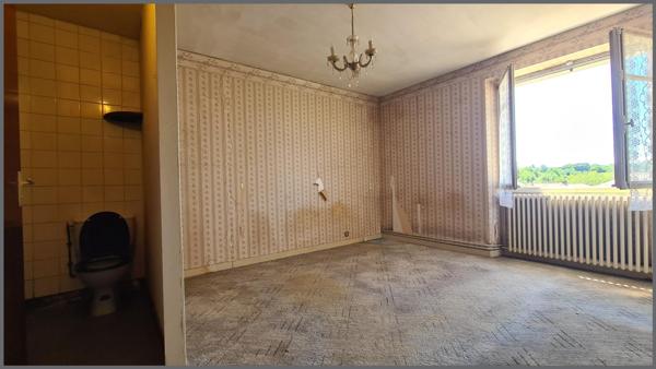 Maison à BRESSUIRE, 79300 - 6 pièces 111m²