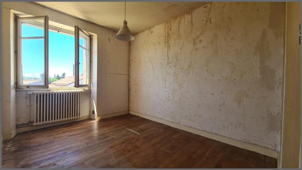 Maison à BRESSUIRE, 79300 - 6 pièces 111m²