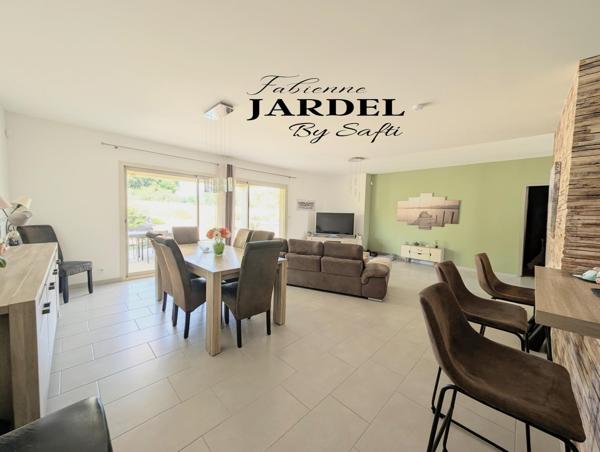 Villa récente de 153 m² de plain pied avec piscine