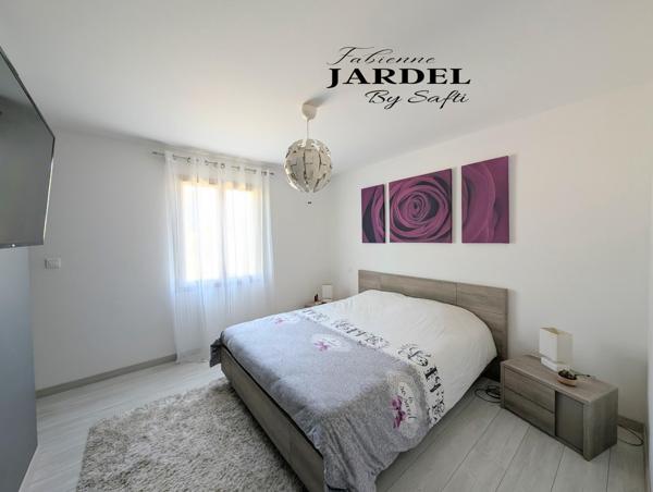 Villa récente de 153 m² de plain pied avec piscine