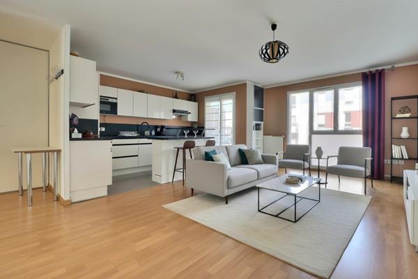 Appartement 4 pièces lumineux à vendre à Saint Denis - Front Populaire