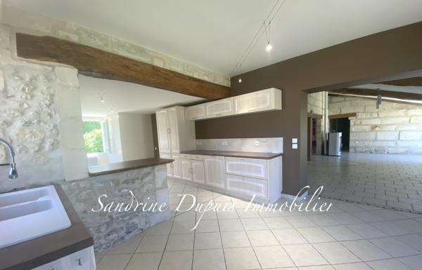 Saintes (17100) Maison charentaise lumineuse rénovée avec jardin et appentis.