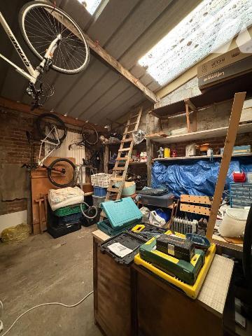 Maison mitoyenne comprenant : au rez-de-chaussée : un séjour, une cuisine aménagée, une salle d...