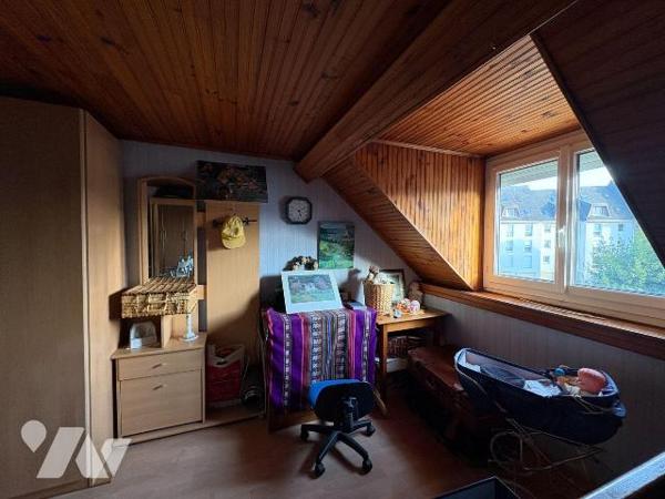 Maison mitoyenne comprenant : au rez-de-chaussée : un séjour, une cuisine aménagée, une salle d...