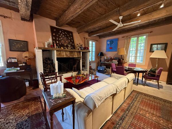 Une propriété d'exception 282m² - 7500m² de terrain