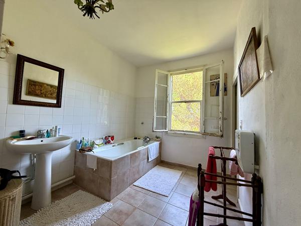 Une propriété d'exception 282m² - 7500m² de terrain