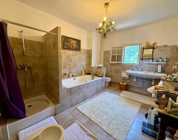 Une propriété d'exception 282m² - 7500m² de terrain