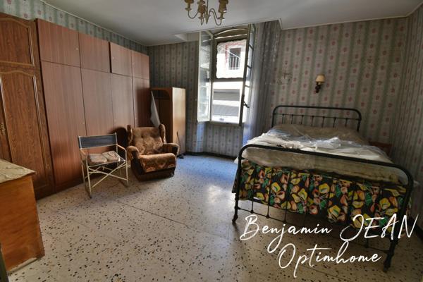 À Vendre – Maison de Village avec Cour à Sérignan – 131 m² + Greniers Aménageables