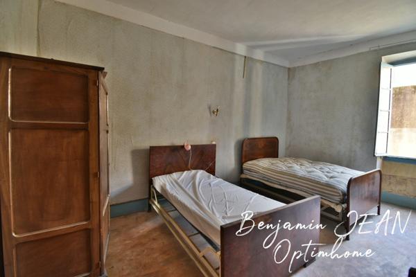 À Vendre – Maison de Village avec Cour à Sérignan – 131 m² + Greniers Aménageables