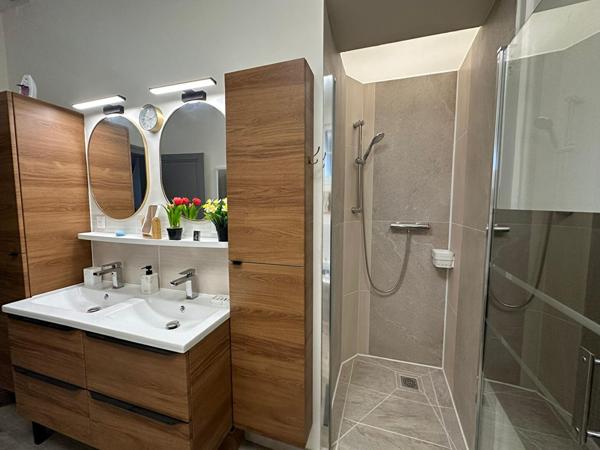 EN EXCLUSIVITE! COEUR DE VILLAGE, Magnifique maison d'environ 228 m² sur un terrain de 850 m²