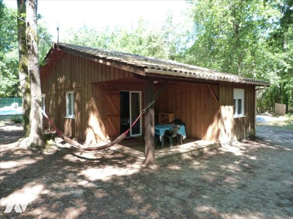 Ensemble immobilier au cœur des bois avec piscine