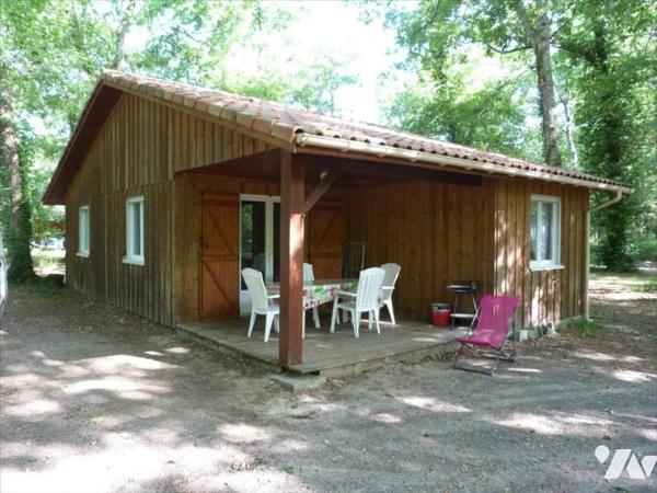 Ensemble immobilier au cœur des bois avec piscine