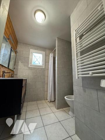 Ensemble immobilier au cœur des bois avec piscine